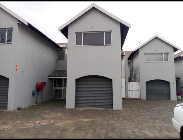 4 BEDROOM TOWNHOUSE FOR SALE IN THREE RIVERS
